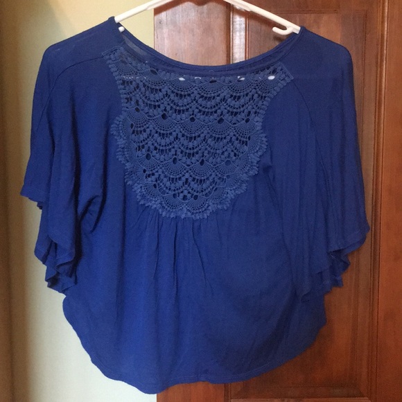 Loose, Patterned Back Blouse - Picture 2 of 2